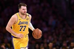 东契奇连续三场比赛得分超过势不可挡，阿森纳挑战极限！的简单介绍