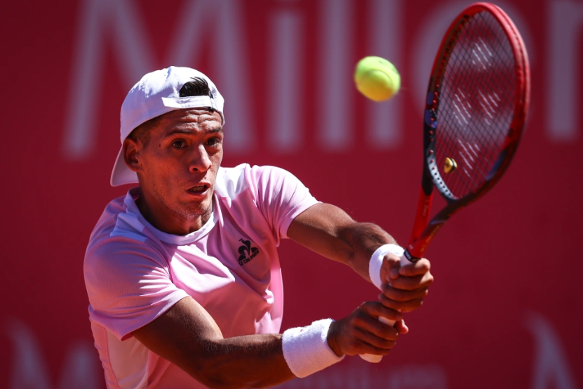 包含纳达尔回归赛场，惊险取胜首场状态亮眼，巴塞罗那观众沸腾！的词条